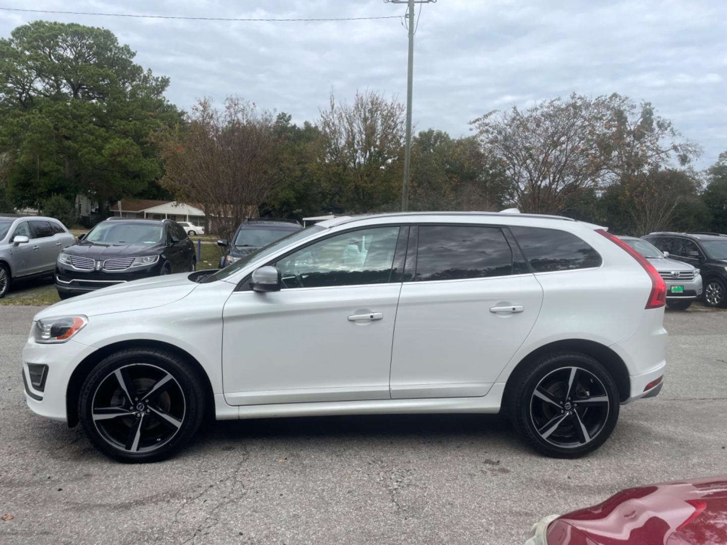 2015 WHITE VOLVO XC60 T6 R-DESIGN PREMIER PLUS (YV4902RG6F2) with an 3.0L engine, Automatic transmission, located at 5103 Dorchester Rd., Charleston, SC, 29418-5607, (843) 767-1122, 36.245171, -115.228050 - Photo#3